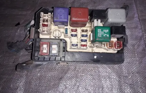 Toyota Corolla E110 Fuse module