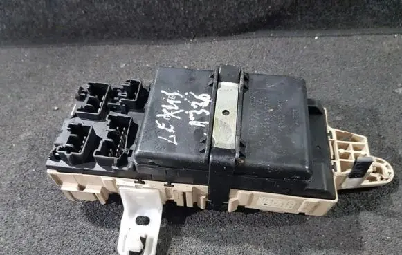 Lexus GS 300 400 430 Fuse box set 8922630030