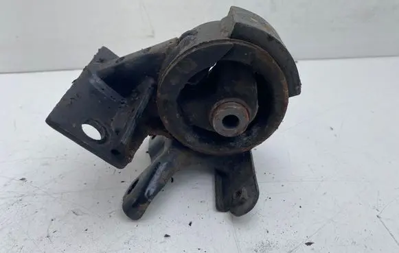 Toyota Avensis T220 Engine mount bracket