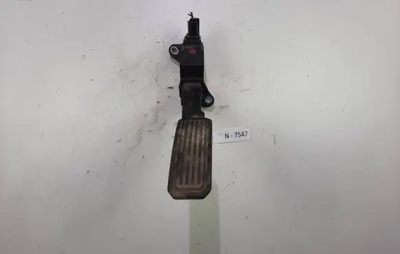 Toyota Avensis T270 Accelerator throttle pedal 7811002020