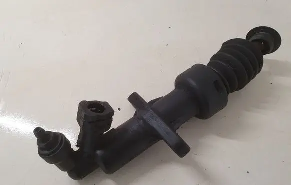 Clutch slave cylinder
