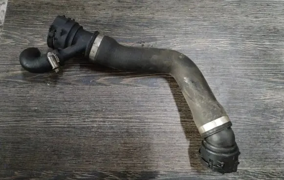 BMW 5 E60 E61 Engine coolant pipe/hose 7789723