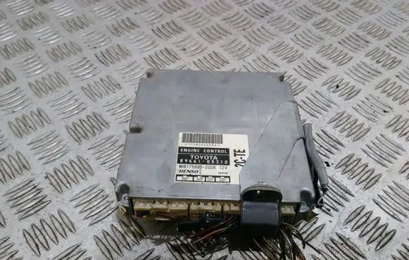 Toyota Avensis T250 Engine control unit/module 8966105310