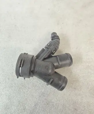 Volvo XC40 Engine coolant pipe/hose Q02164