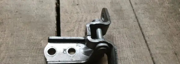 KIA Sorento Rear door lower hinge