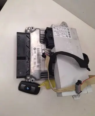 BMW 3 E90 E91 Engine control unit/module 1039S10306 7561834 0261201159