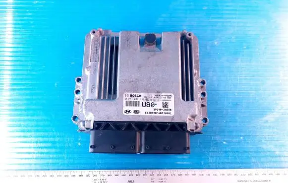 KIA Ceed Engine control unit/module 391402A800 EDC17C57 0281032126
