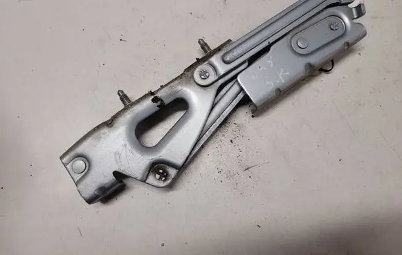 Peugeot 407 Tailgate/trunk/boot hinge