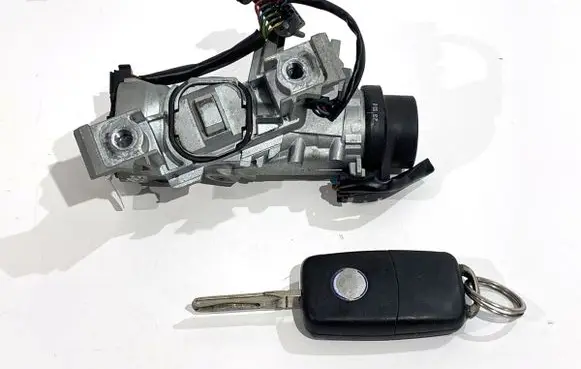 Volkswagen Touran I Ignition lock 1K0905851B