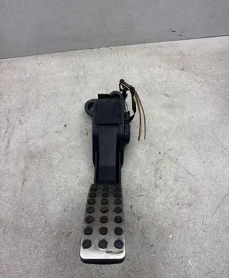 Mercedes-Benz ML W164 Accelerator throttle pedal A1643000104 ZGS007 060508