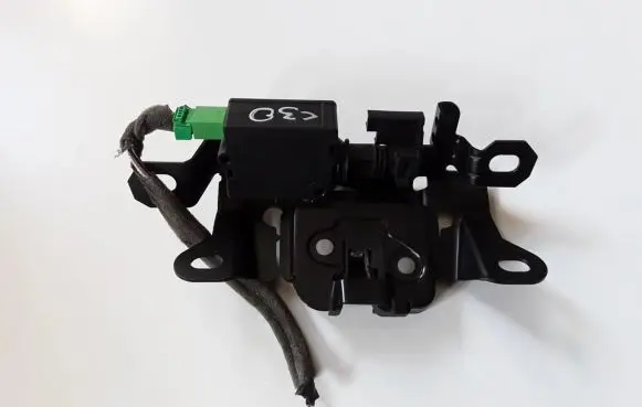 Volvo C30 Loading door lock 30784739