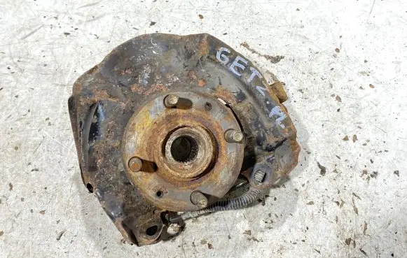 Hyundai Getz Front wheel hub spindle knuckle