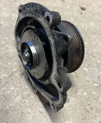 Jeep Grand Cherokee (WK) Water pump