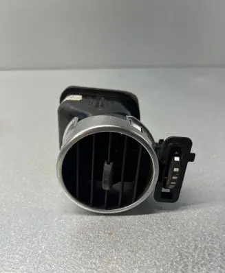 Land Rover Discovery 3 - LR3 Dash center air vent grill ---