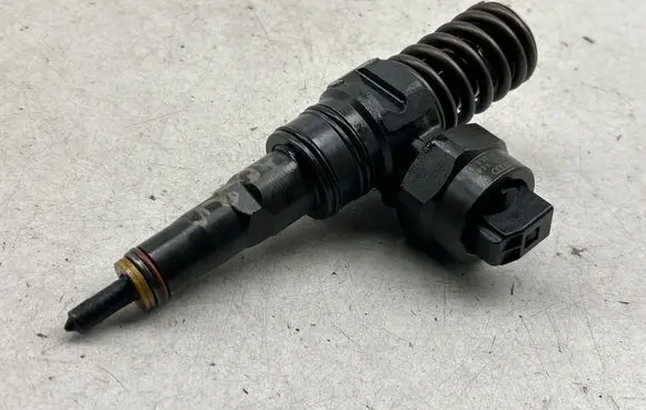 Audi A4 S4 B6 8E 8H Fuel injector 038130073H PDB004DE