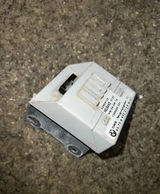 BMW 5 E39 Yaw turn rate sensor 6923215 55892110 1398009