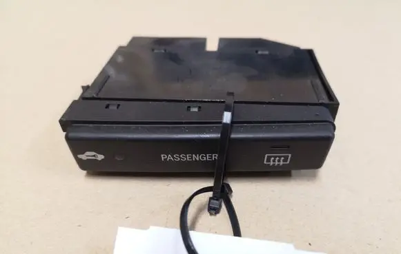 Toyota Avensis T250 Windscreen/window heater switch 8479005110 405100264