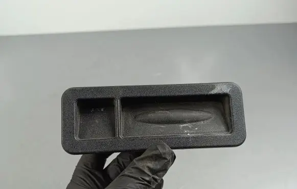 Jeep Cherokee Tailgate opening switch PN94100383002