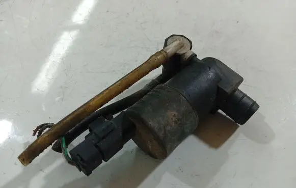 Nissan Almera Tino Windscreen/windshield washer pump 9632984980