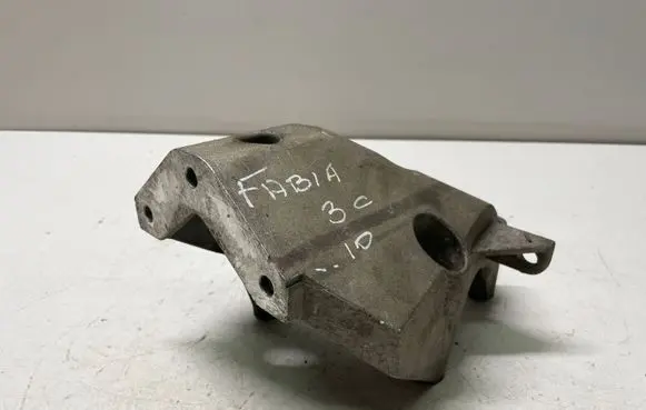 Skoda Fabia Mk2 (5J) Engine mounting bracket 045199207