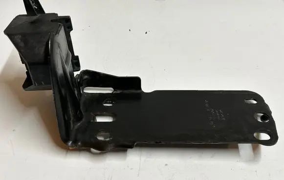 BMW X1 E84 Radiator mount bracket 7117811 H260BDZ 23781010