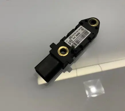 Mercedes-Benz E W211 Airbag deployment crash/impact sensor 0028201326 A0028201326