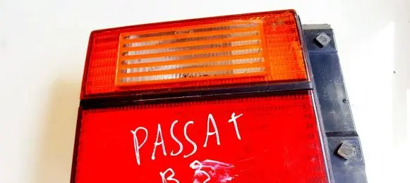 Volkswagen PASSAT B3 Tailgate rear/tail lights 1h5945107