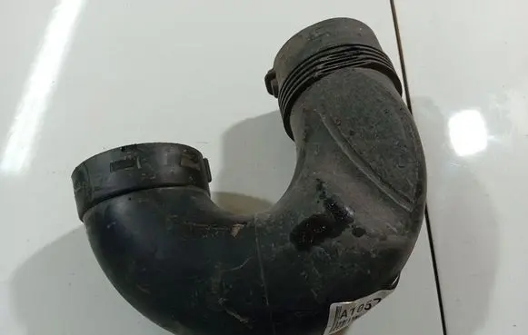 Volkswagen Jetta V Air intake hose/pipe 1K0129618AF