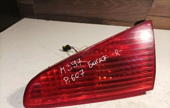 Peugeot 607 Tailgate rear/tail lights