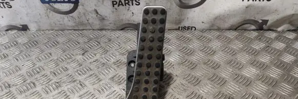 Mercedes-Benz CLS C218 X218 Accelerator throttle pedal A2043000132