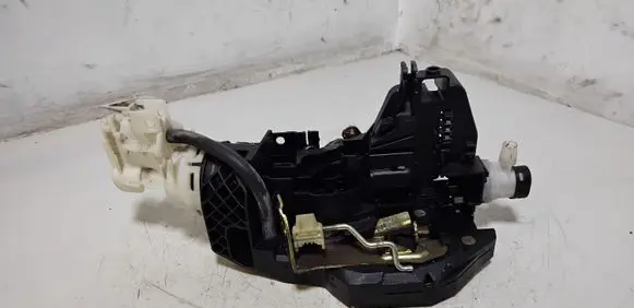 Mercedes-Benz S W220 Rear door lock 2207305735