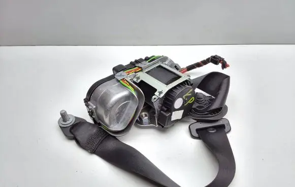 Mercedes-Benz S W221 Front seatbelt 33043798