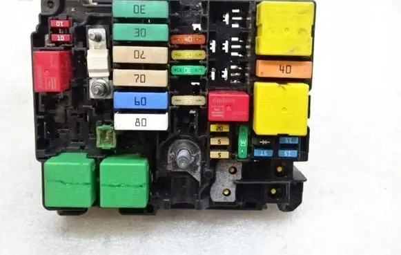 Citroen C4 Cactus Glow plug pre-heat relay 9804848480