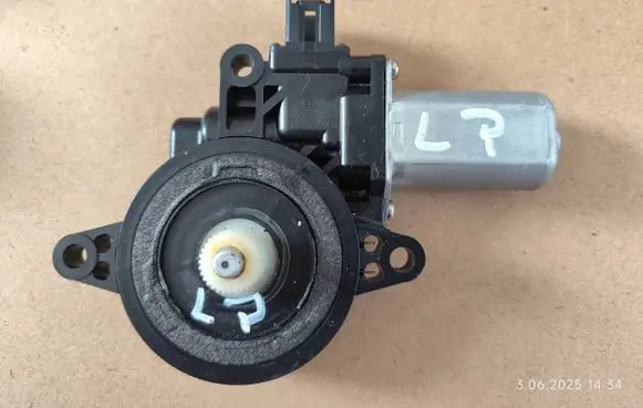 Mazda 3 II Front door window regulator motor D01G5958X CM012020 SD969X13