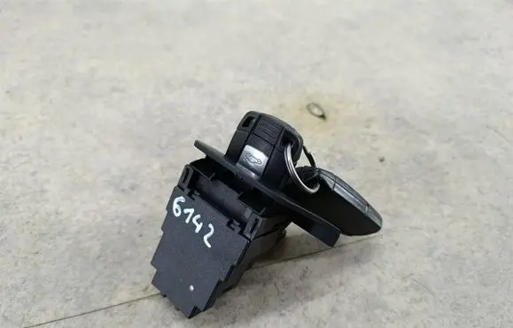 BMW 1 E81 E87 Ignition lock 6954717