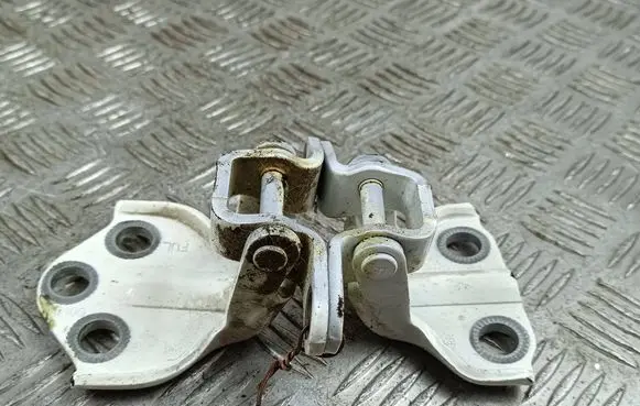 Rear door hinge set