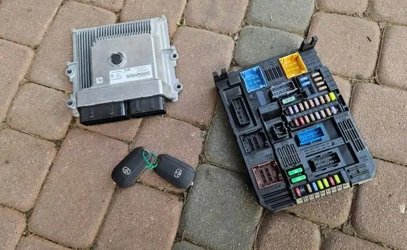 Citroen Berlingo Fuse module 9845141280
