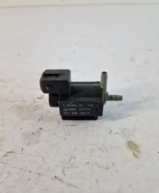 Volkswagen Touareg I Turbo solenoid valve 72240202