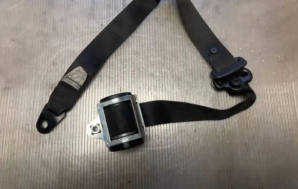 Ford Kuga I Front seatbelt 8V41S61295AB 608730100 610116600A