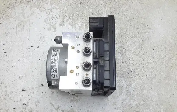 Volkswagen PASSAT B8 ABS Pump