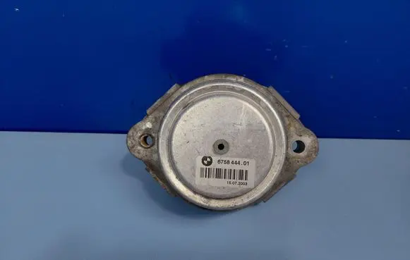 BMW X5 E53 Engine mount bracket 675844401