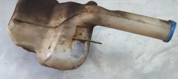 Windshield washer fluid reservoir/tank