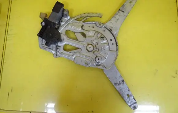 Volvo S80 Front door window regulator motor 101353-XXX