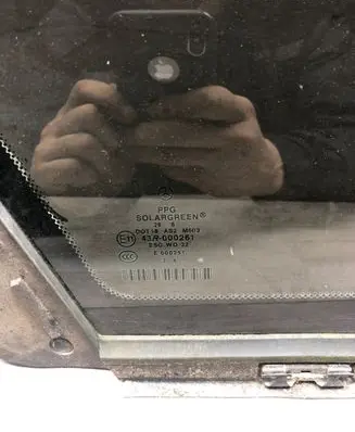 Mercedes-Benz E W211 Rear side window 43R000261