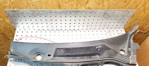 Infiniti FX Wiper trim 66863CG000