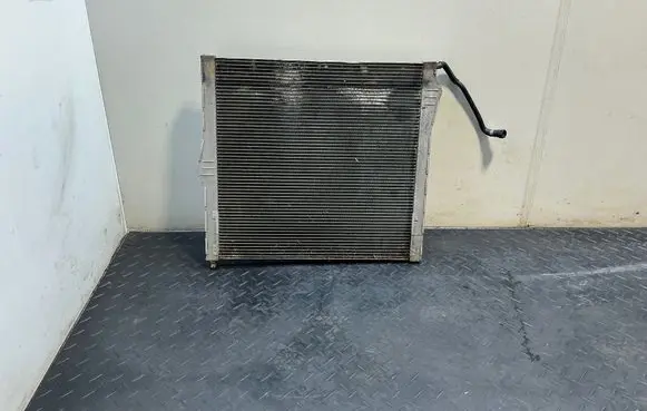 BMW X5 E70 Coolant radiator 7576305 6001069S