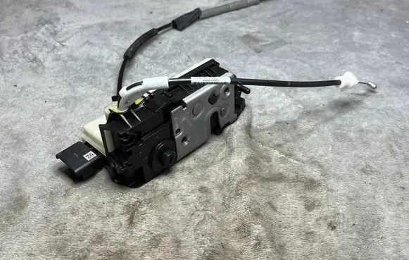 Peugeot 208 I Rear glass lock/latch X31 9688080880