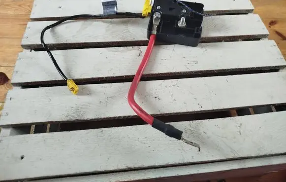BMW 3 E46 Positive cable (battery) 8374986 61138374986