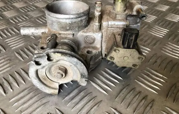 Mazda 323 F Throttle valve E9T06271 0318674