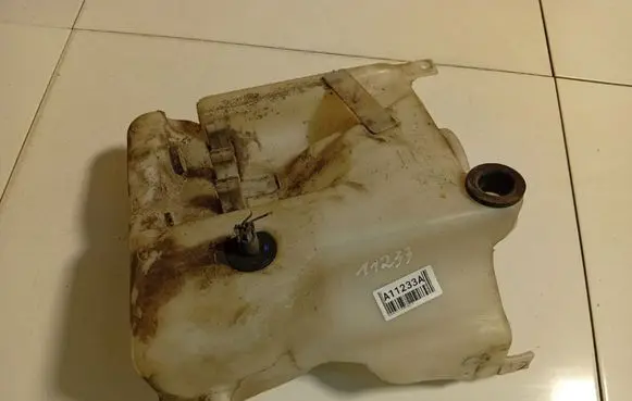 Mercedes-Benz C W203 Windshield washer fluid reservoir/tank 2038600260